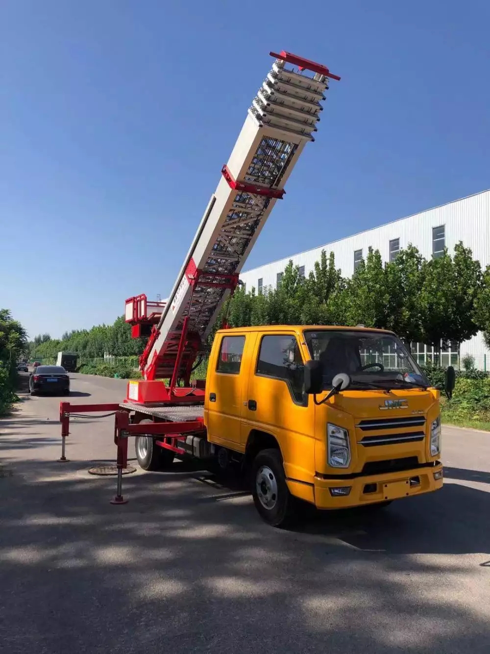 贞丰附近的云梯车出租服务：轻松解决高空作业需求