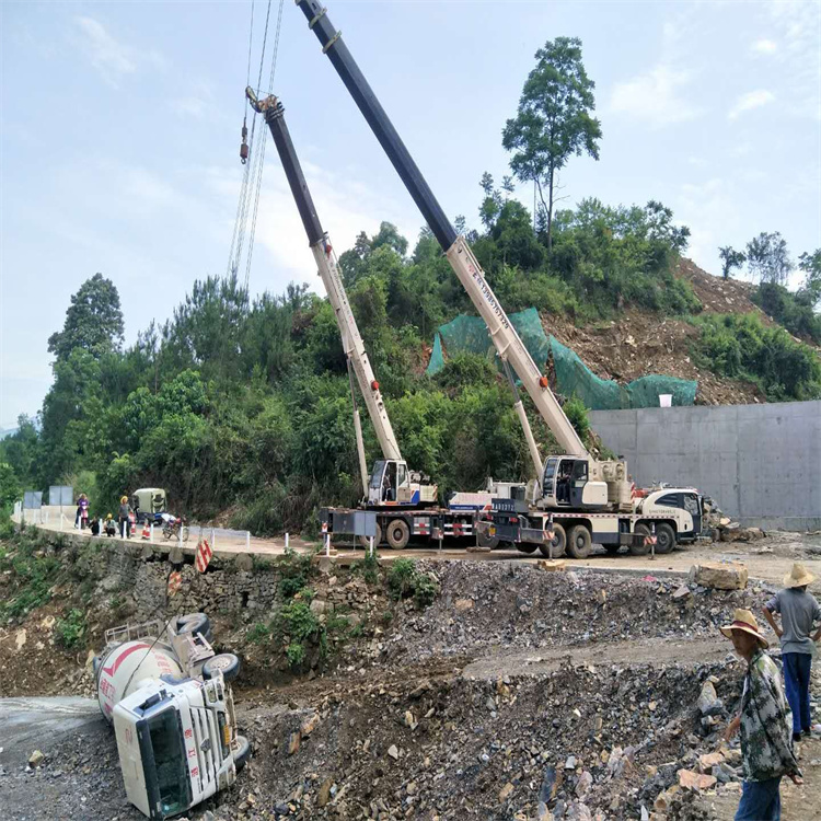 贞丰汽车掉沟里叫吊车救援要多少钱